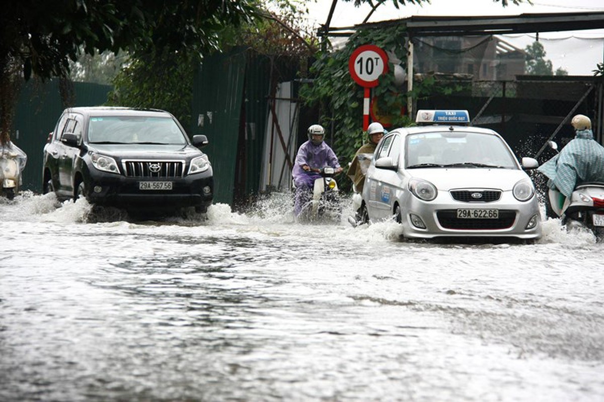 Oto, xe may Ha Noi loay hoay giua 